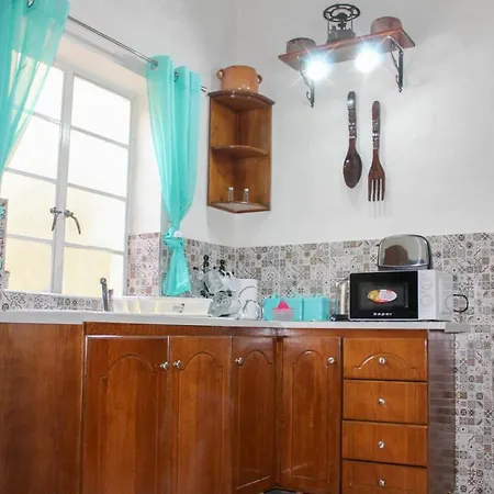 Town House With Sea Views & Roof Tarrace Appartamento *